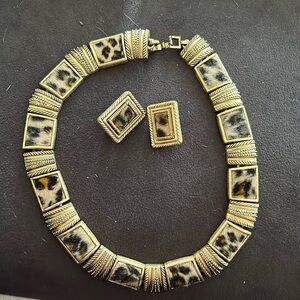 Vintage collar necklace and matching clip on earrings